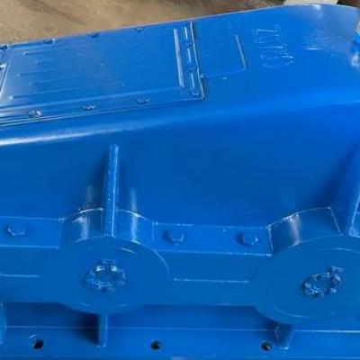 How does installation accuracy affect the noise of JZQ400-48.57-I cylindrical gear reducer