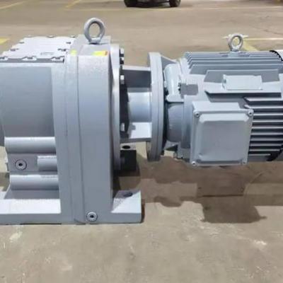 What is the general replacement cycle for the sealing components of the R87-Y15-4P-8.22-M1 reducer with helical gear hard tooth surface