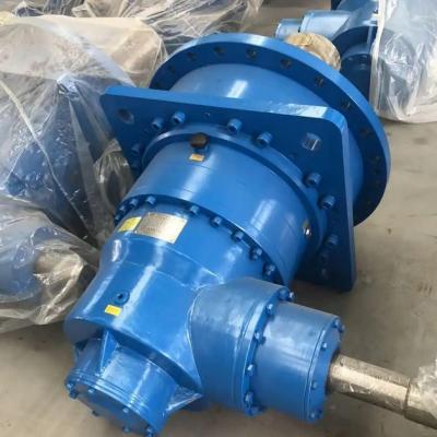 What is the suitable viscosity of lubricating oil for the P2KA18 planetary reducer?