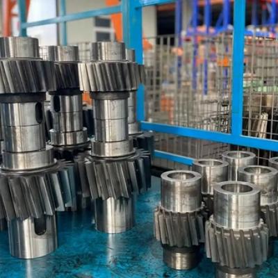 What are the specific contents and standards for checking the bearings of DCYK160-50-4 reducer