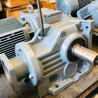 When cleaning a K127-112.41-7.5KW gear reducer, what type of cleaner should be used?
