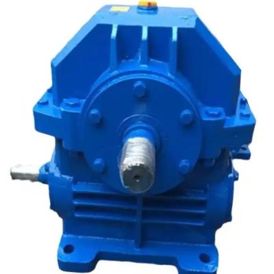 What are the specific effects of different materials on the performance of WXJ120-31-3 worm gear reducer?