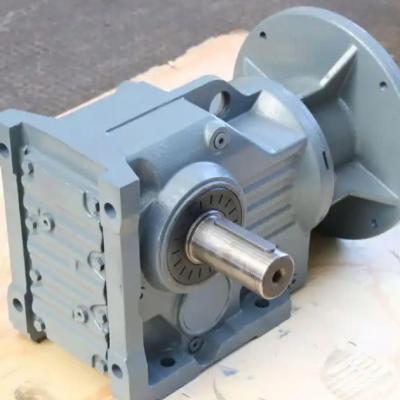 How does the splash lubrication system of K47-Y0.55-4P-46.03-M5-I-B gear reducer work