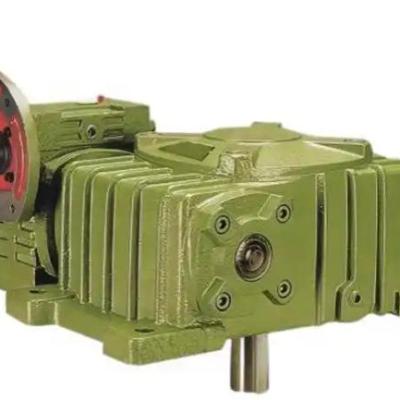 What material is usually used for the output shaft of WPEDX135/200-3KW worm gear?