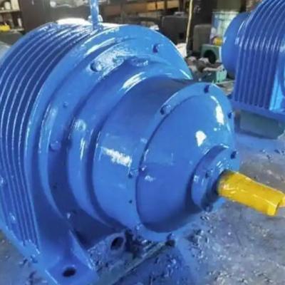 Why do we need to ensure that the three planetary gears are evenly distributed when assembling the NGW92 planetary gearbox