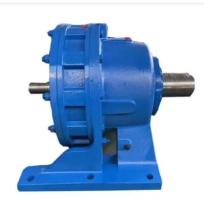 What safety hazards can be caused by high or low oil level in XWD cycloidal pinwheel reducer